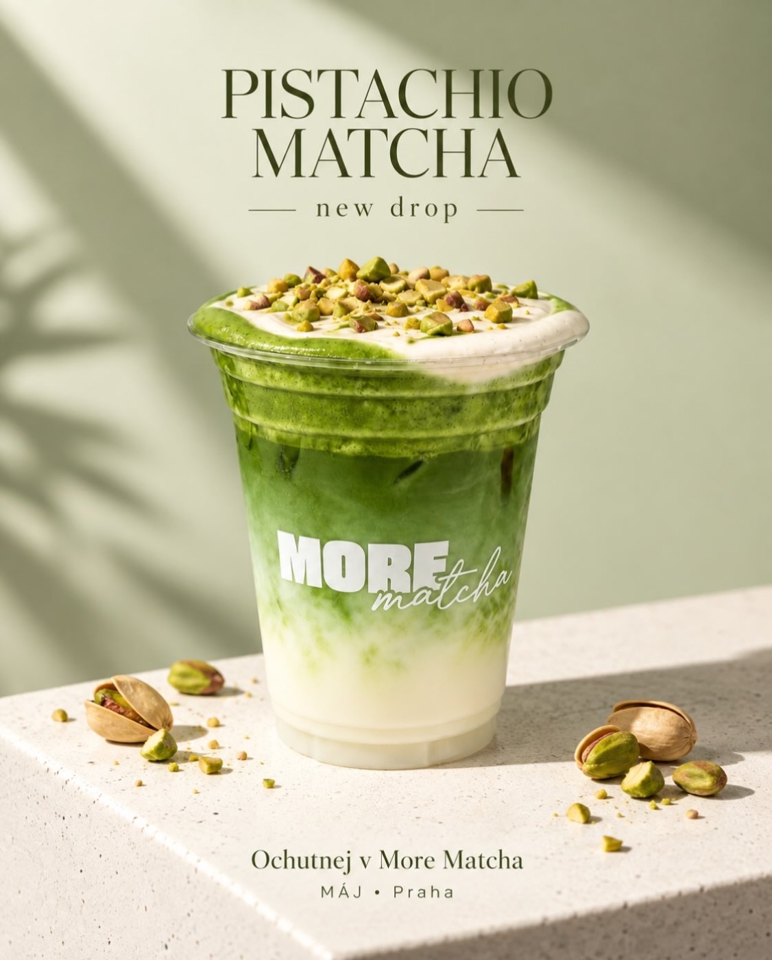 Pistachio Matcha s pistáciovou pěnou a drcenými pistáciemi